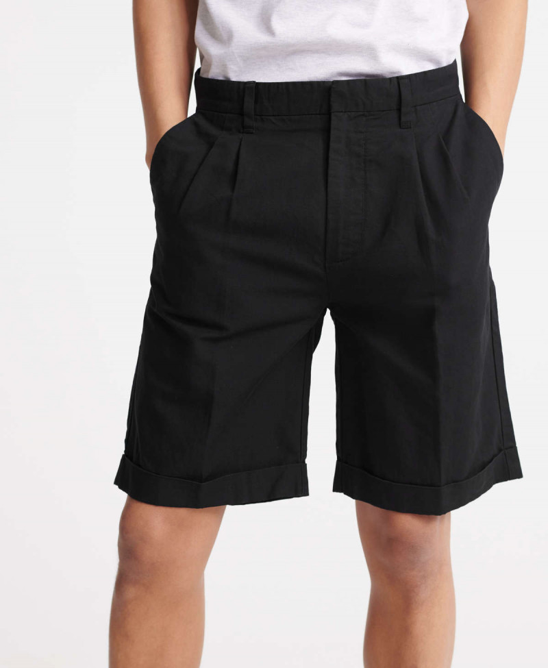 EDIT PLEAT CHINO SHORT