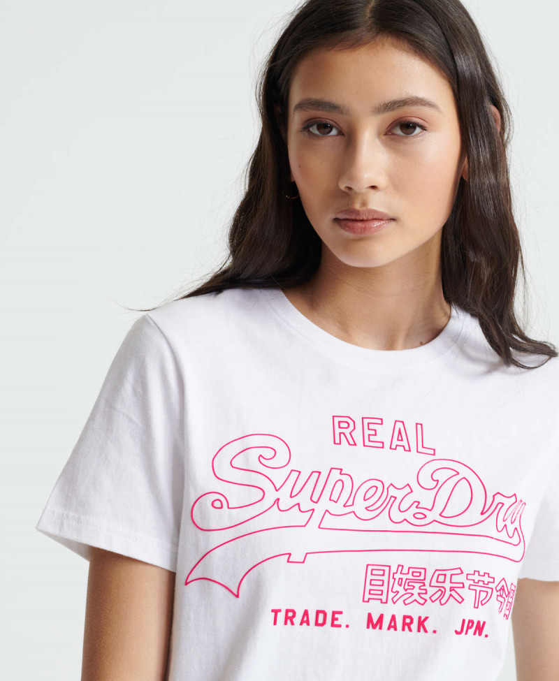 VL OUTLINE POP ENTRY TEE