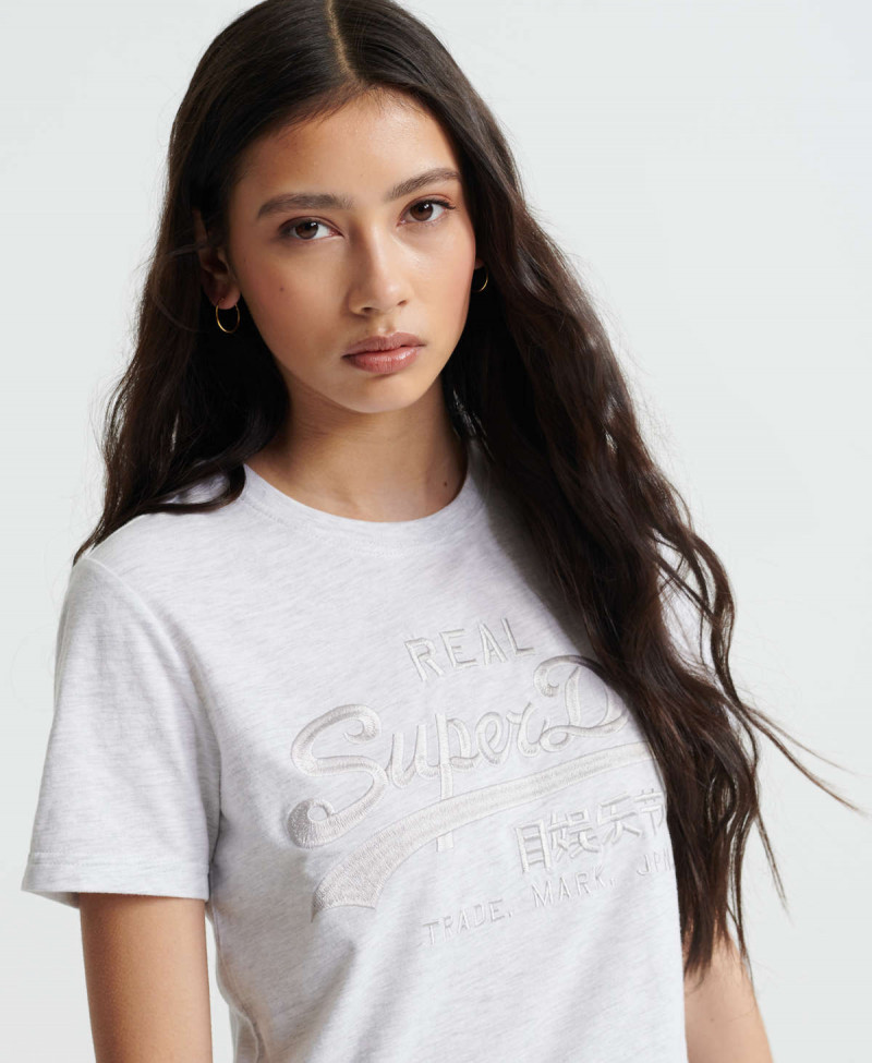 VL TONAL EMBROIDERY ENTRY TEE