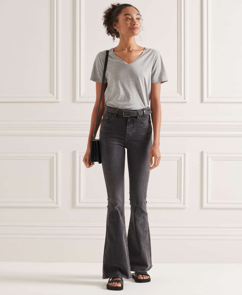 LIGHTWEIGHT ESSENTIAL VEE TEE