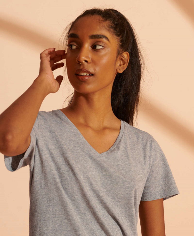 LIGHTWEIGHT ESSENTIAL VEE TEE