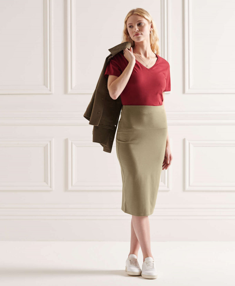 LIGHTWEIGHT ESSENTIAL VEE TEE