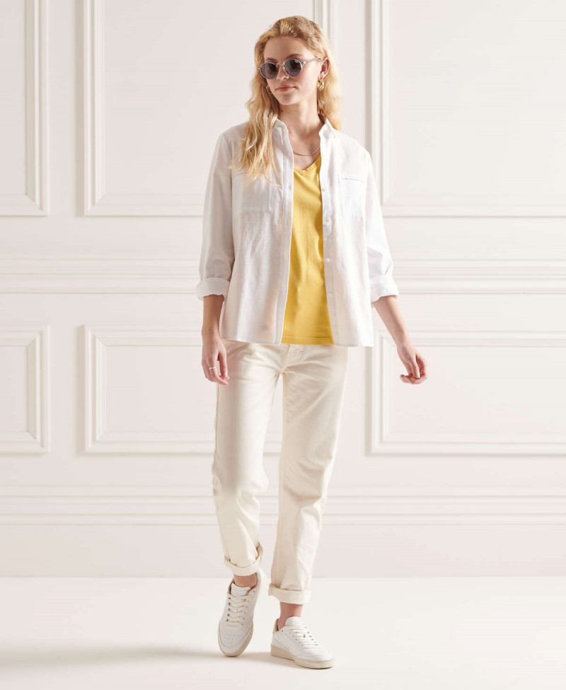 LIGHTWEIGHT ESSENTIAL VEE TEE