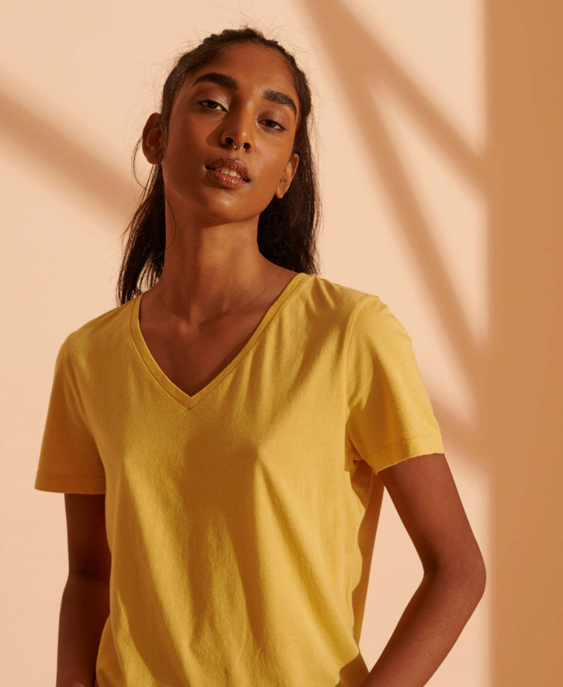 LIGHTWEIGHT ESSENTIAL VEE TEE