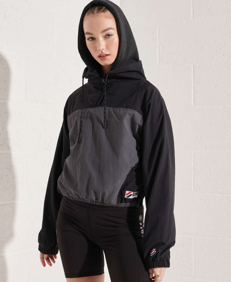 OVERHEAD CROPPED CAGOULE