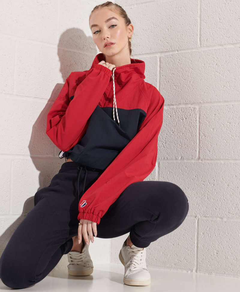 OVERHEAD CROPPED CAGOULE