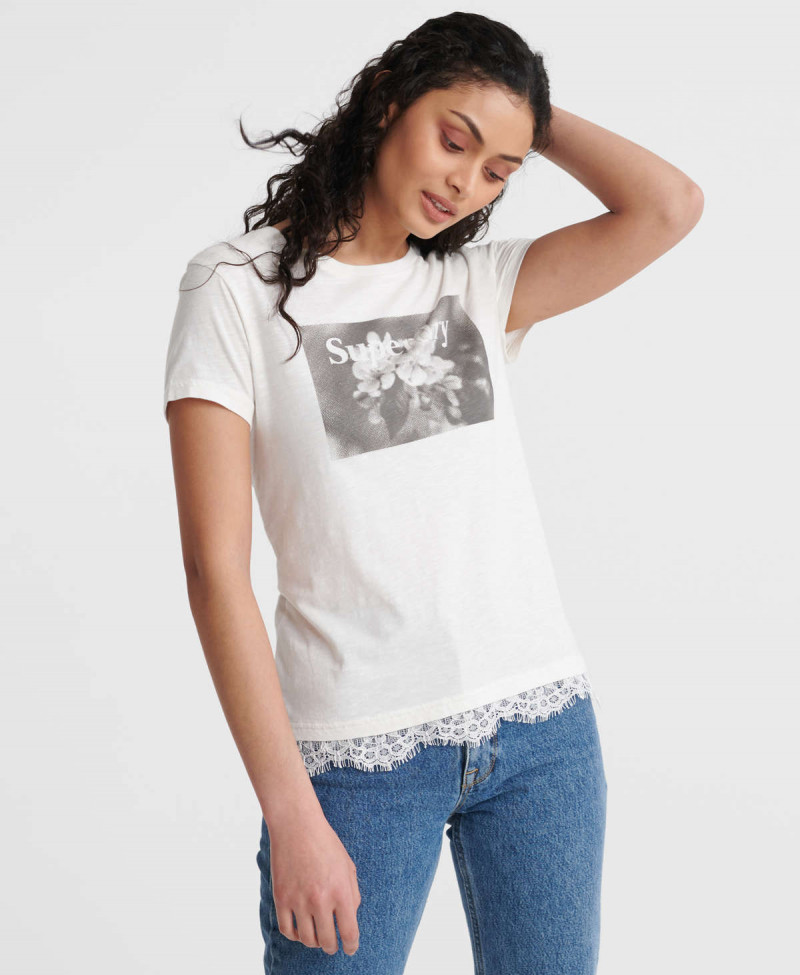TILLY LACE GRAPHIC TEE