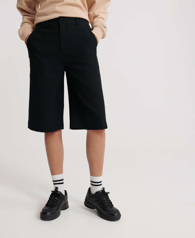EDIT TAILORED SHORT