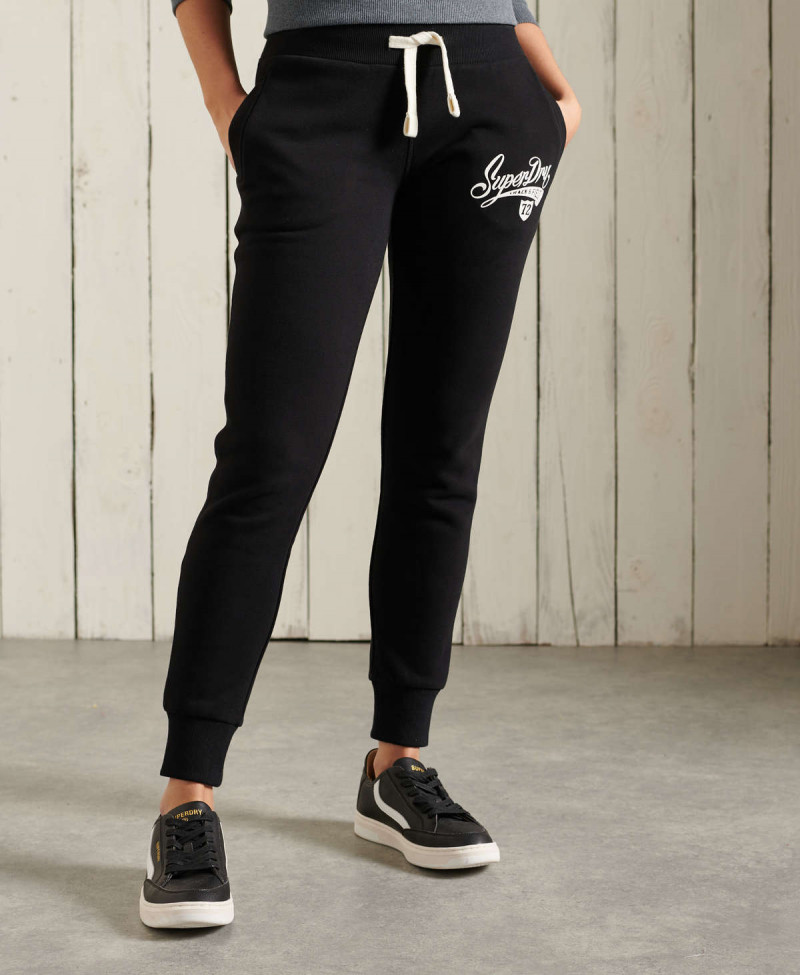 COLLEGIATE SCRIPTED JOGGER