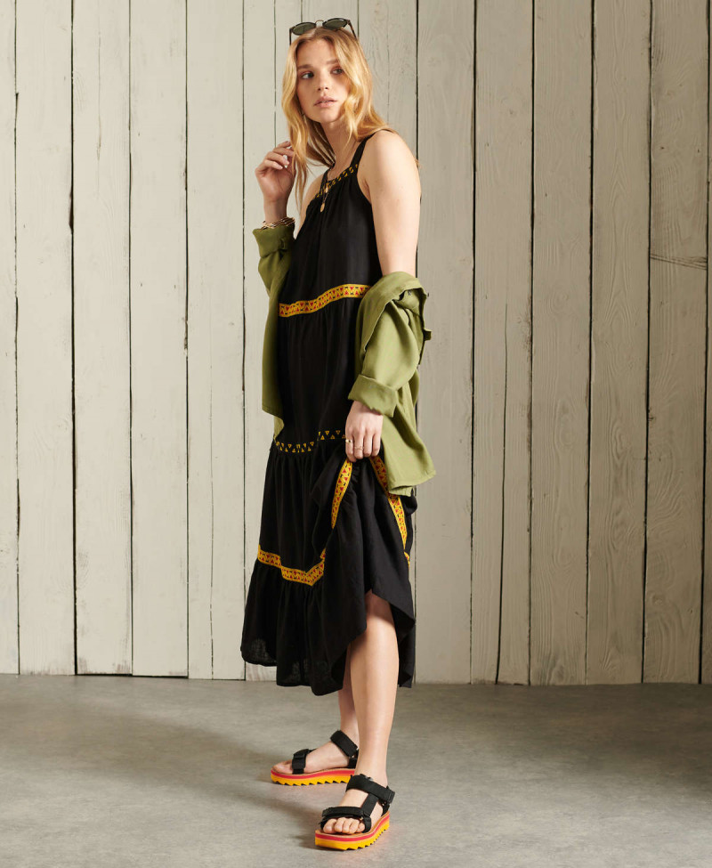 SLEEVELESS EMBROIDERED DRESS