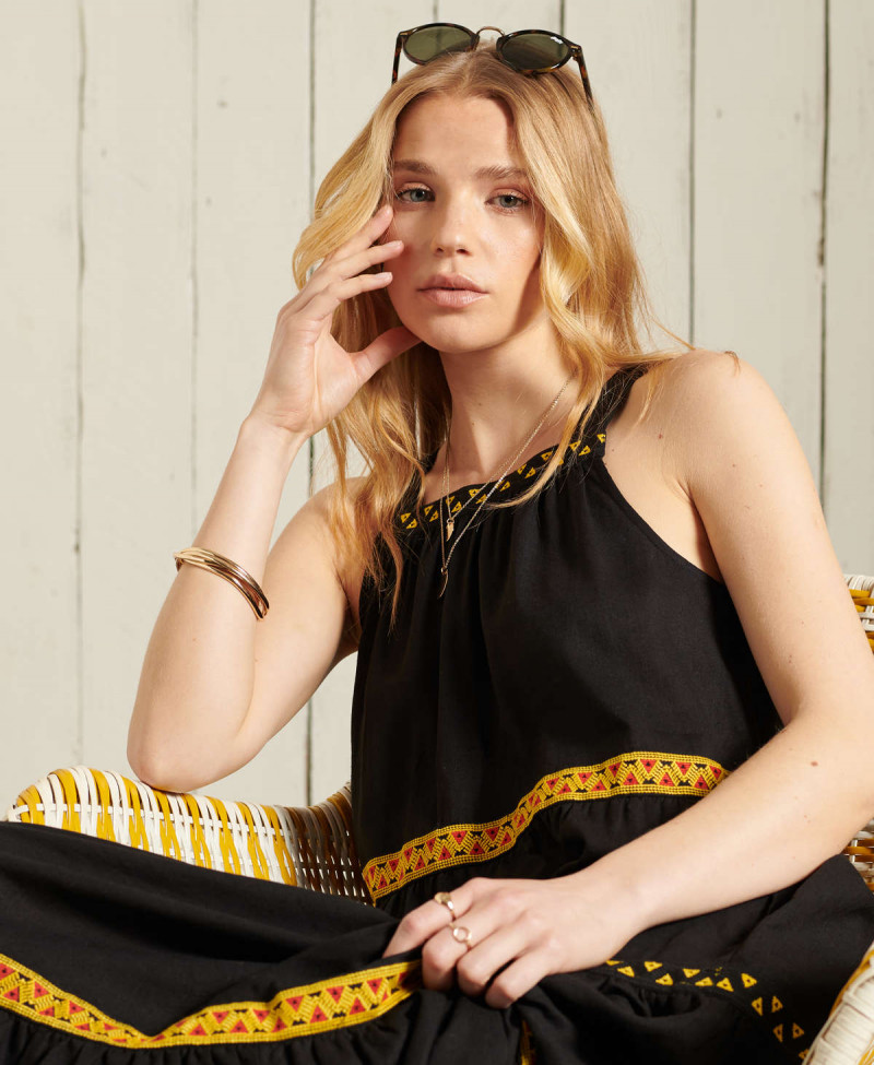 SLEEVELESS EMBROIDERED DRESS