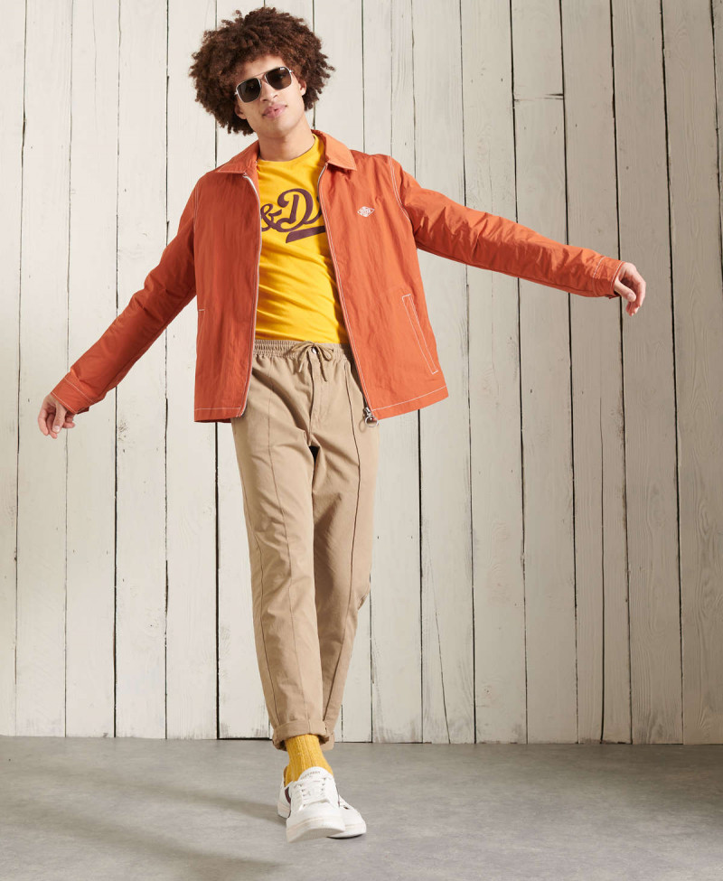 COLLEGIATE GRAPHIC TEE 185