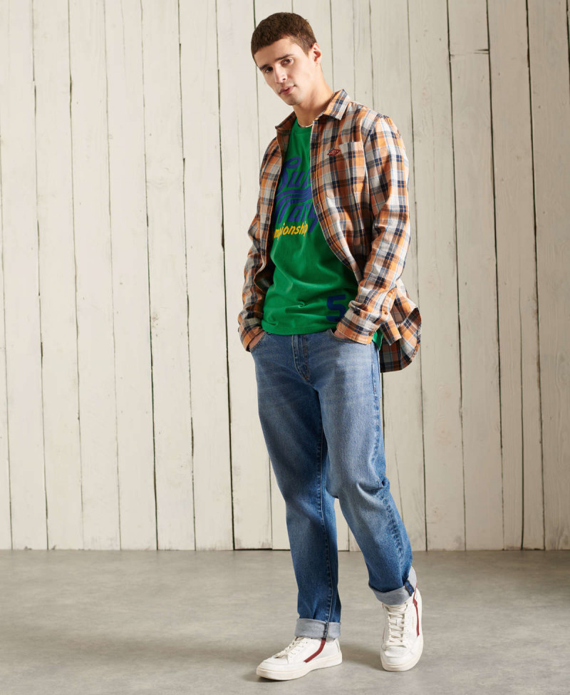 COLLEGIATE GRAPHIC TEE 185