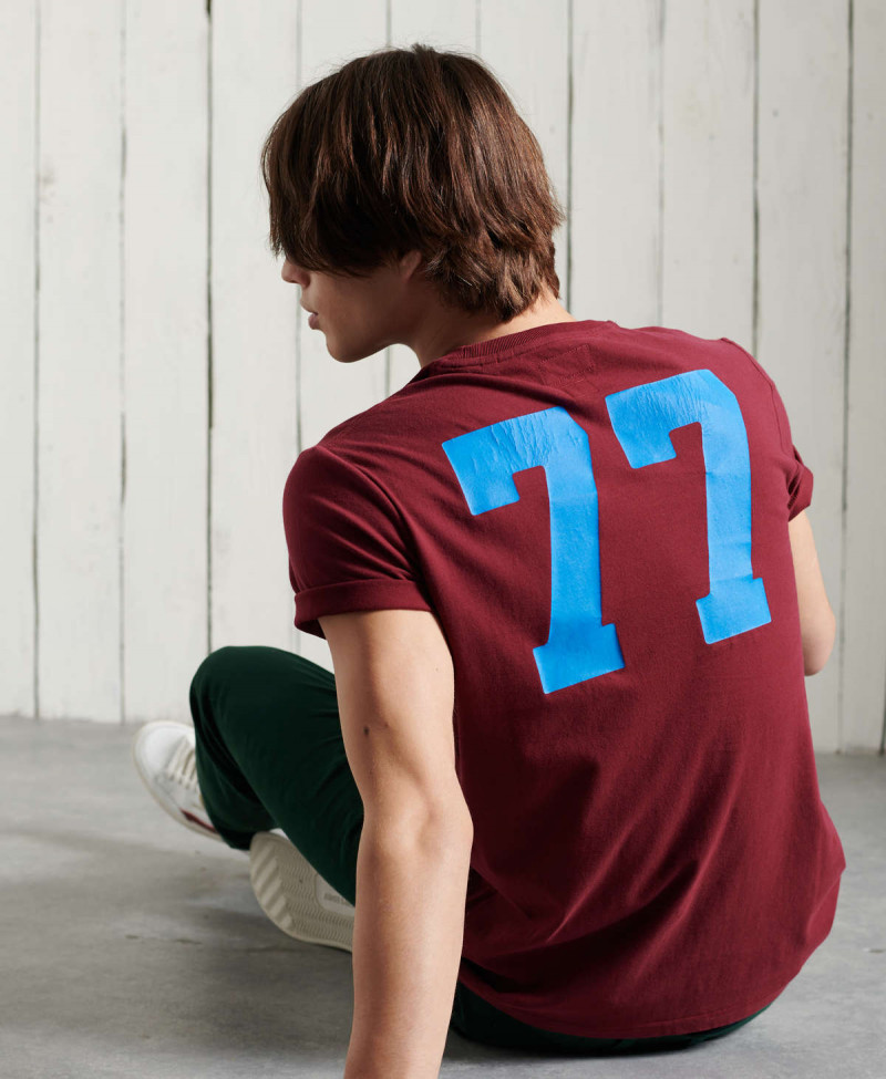 COLLEGIATE GRAPHIC TEE 185