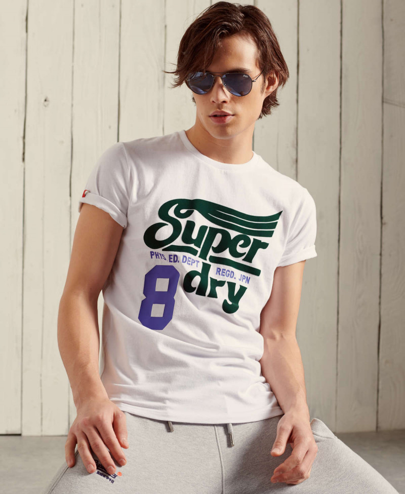 COLLEGIATE GRAPHIC TEE 185