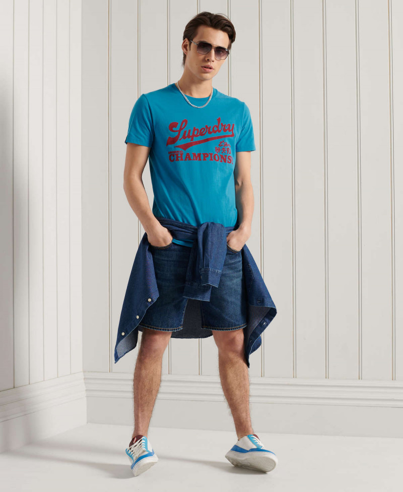 COLLEGIATE GRAPHIC TEE 185