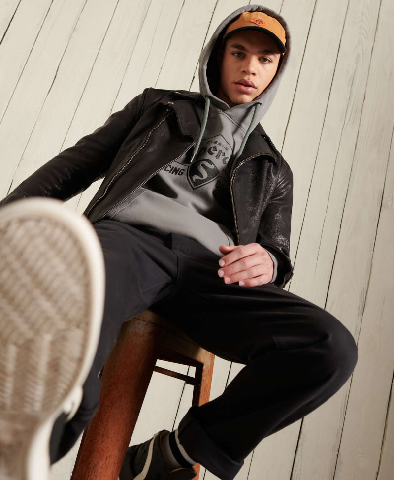 BOHO GRAPHIC OVERHEAD